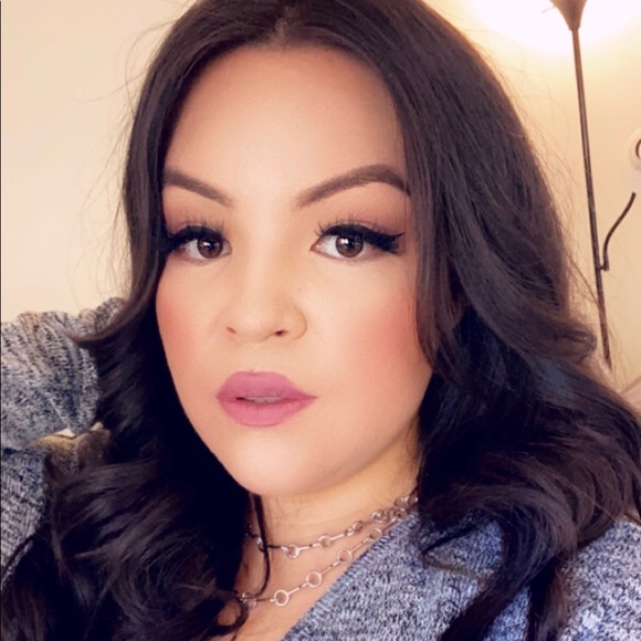 WELCOME TO MY CLOSET ❤️👗👠👢👛 🎉🎉 - Picture 4 of 5